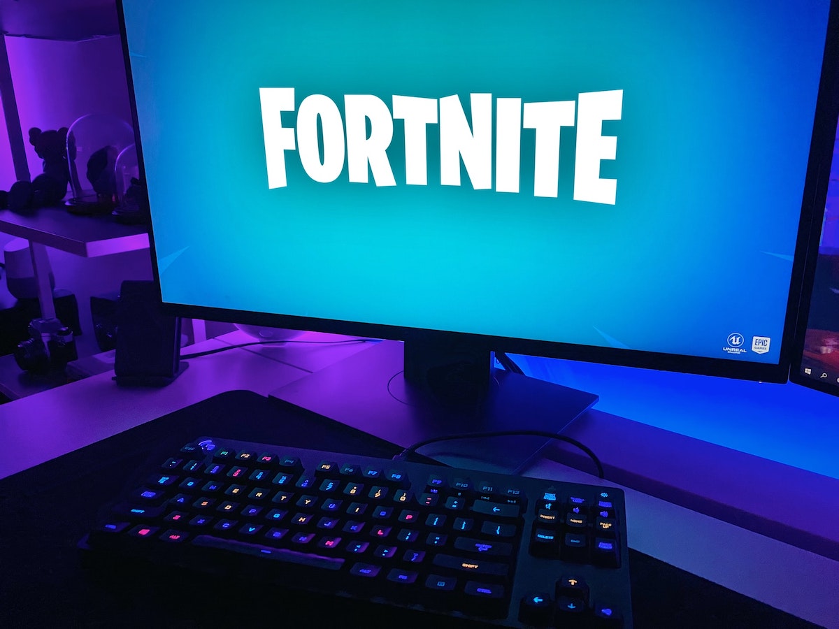 Fortnite contro il monopolio di Apple e Google